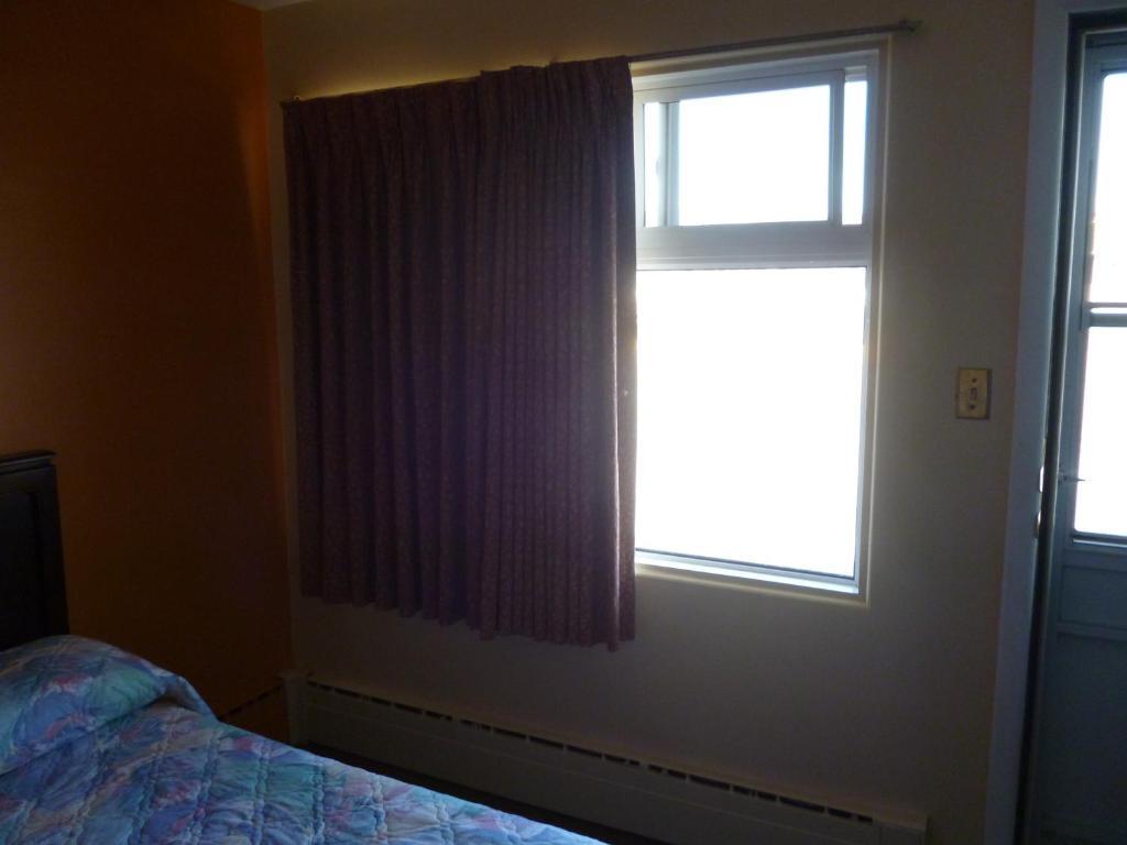 Maple Glen Motel London Exterior photo