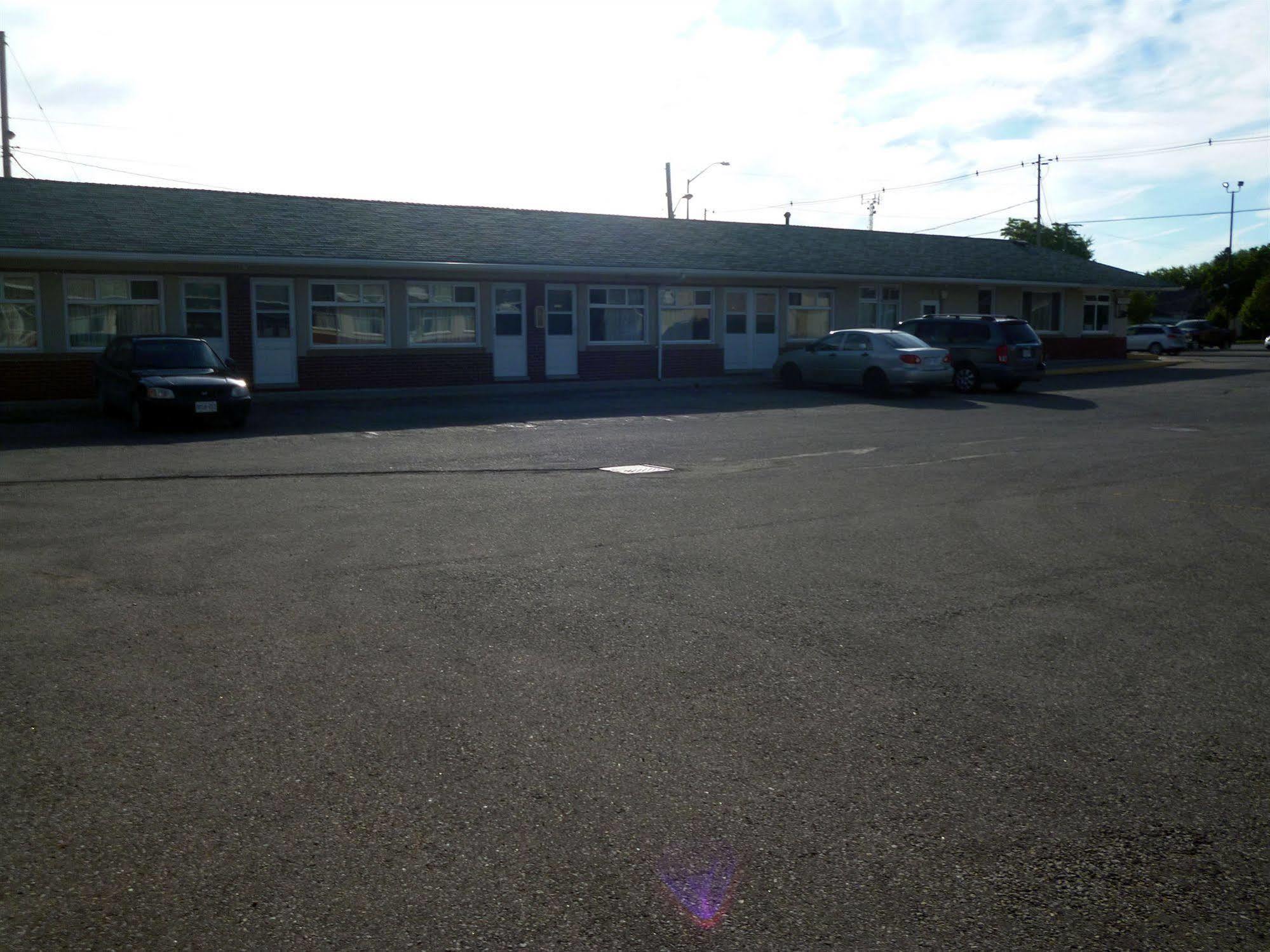Maple Glen Motel London Exterior photo