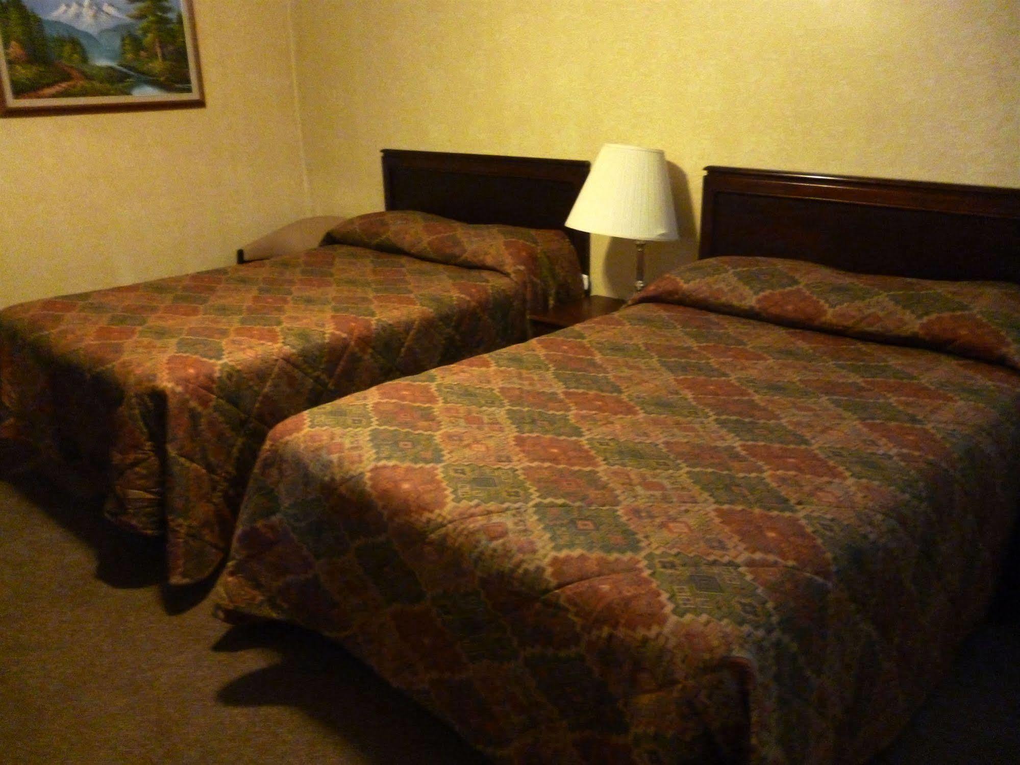 Maple Glen Motel London Exterior photo
