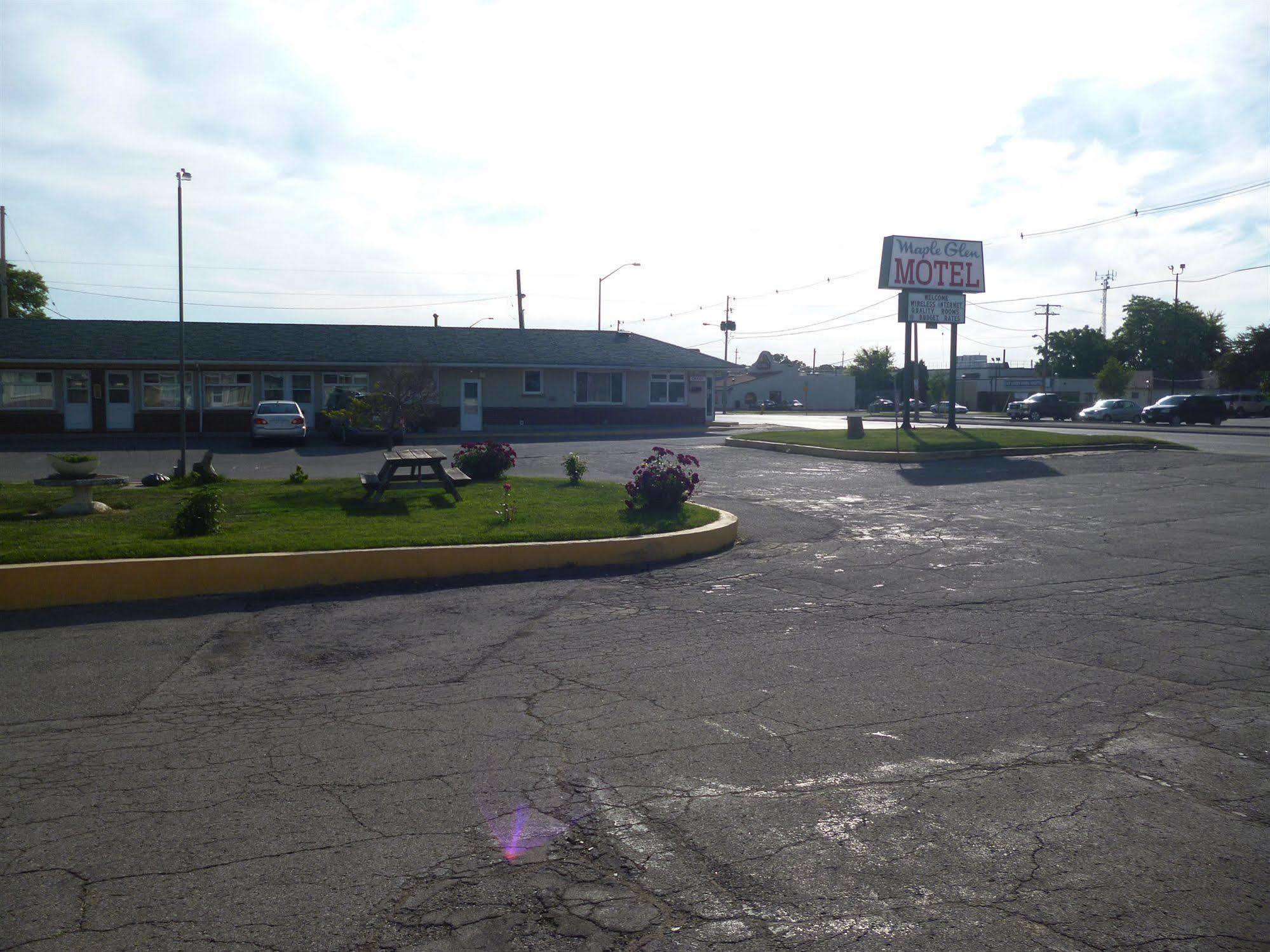 Maple Glen Motel London Exterior photo